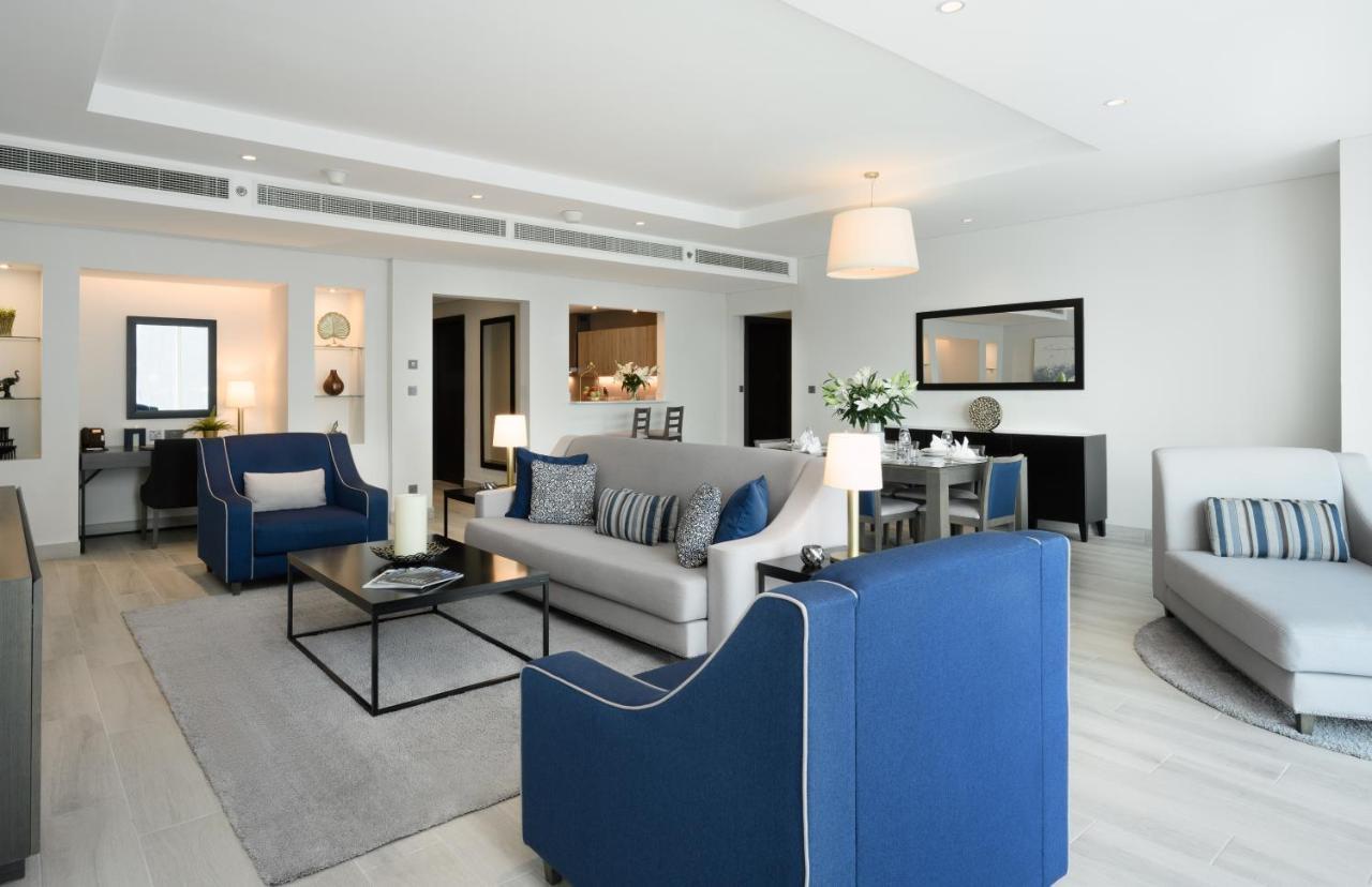 Centara West Bay Hotel & Residences Ντόχα Εξωτερικό φωτογραφία The interior of a suite at the Jumeirah Emirates Towers Hotel