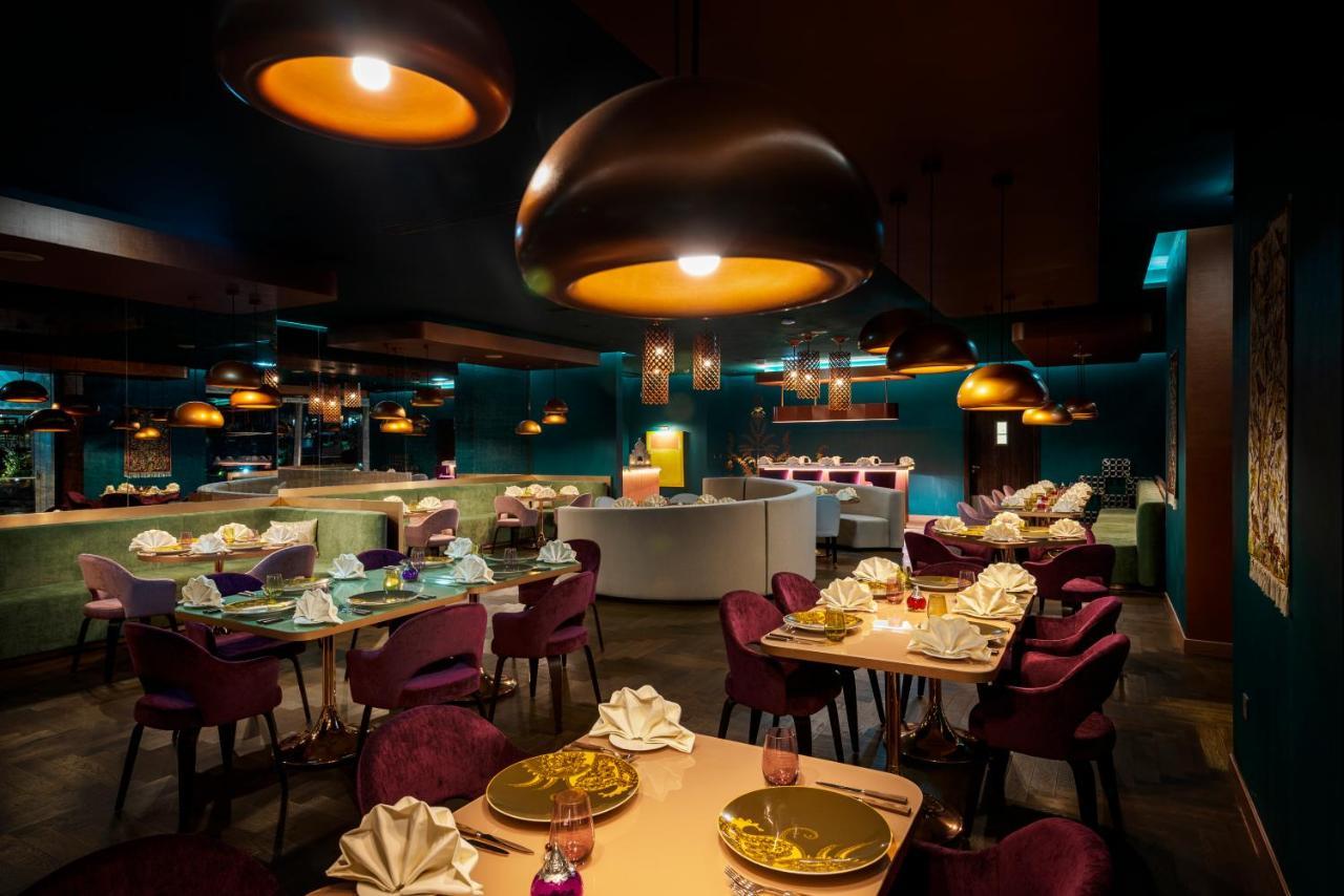 Centara West Bay Hotel & Residences Ντόχα Εξωτερικό φωτογραφία The interior of the restaurant
