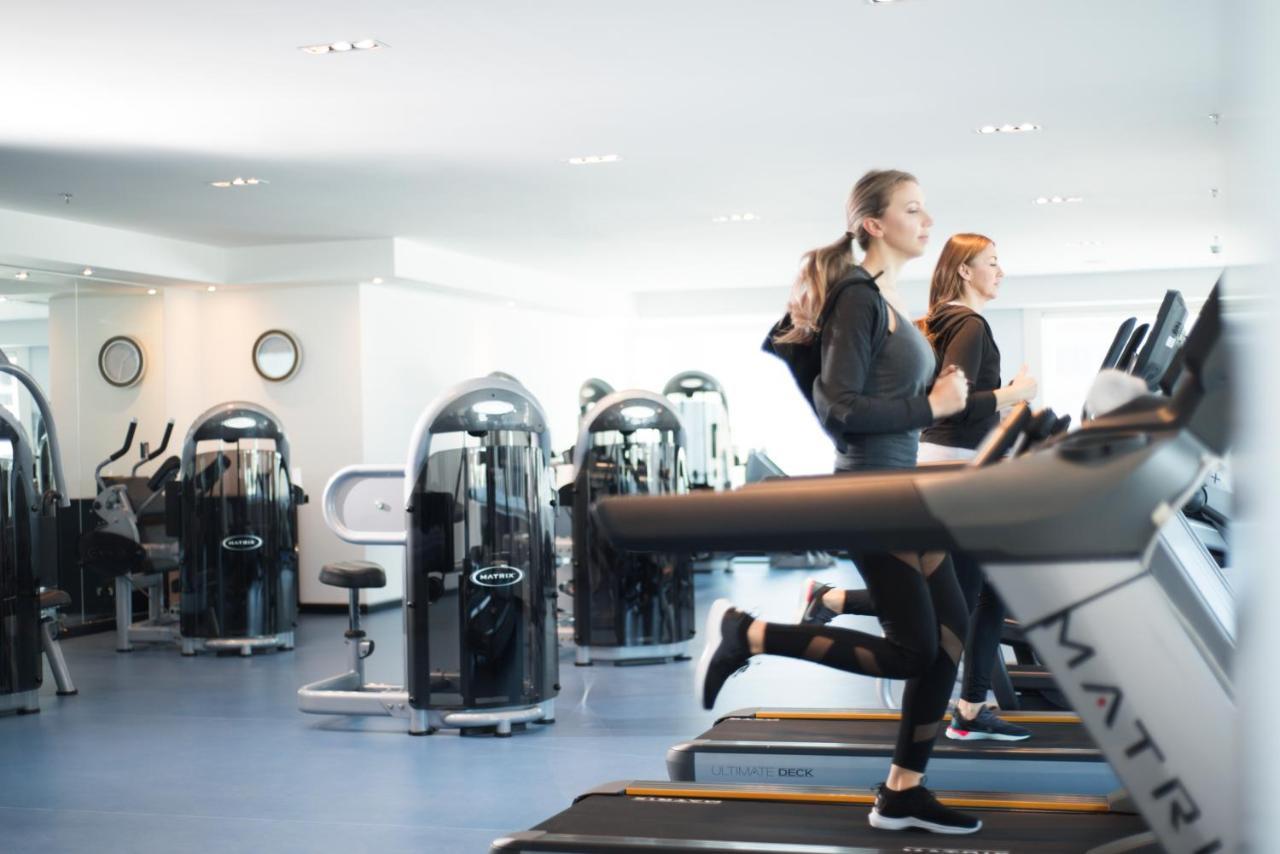 Centara West Bay Hotel & Residences Ντόχα Εξωτερικό φωτογραφία The gym at the InterContinental