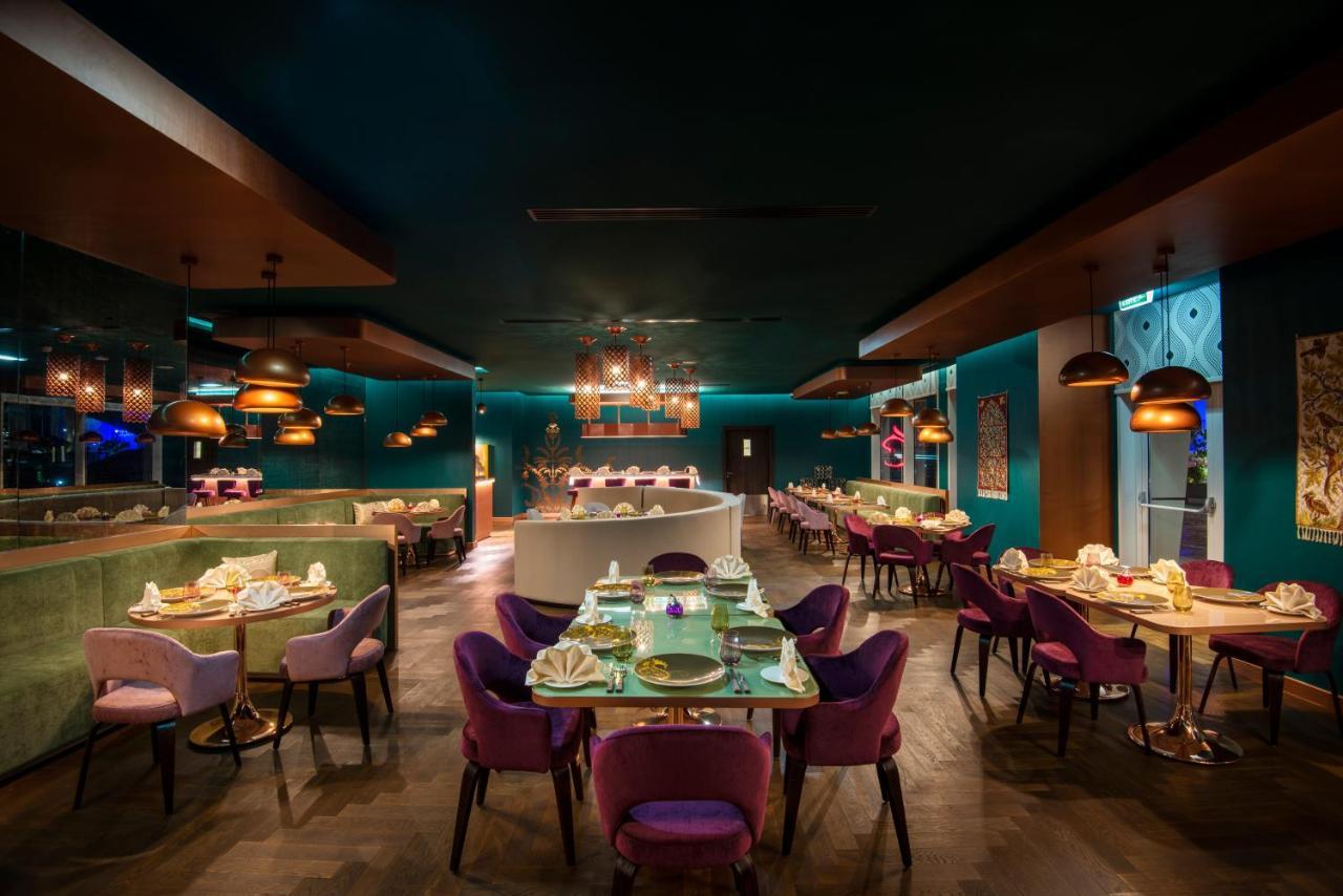 Centara West Bay Hotel & Residences Ντόχα Εξωτερικό φωτογραφία The interior of the restaurant